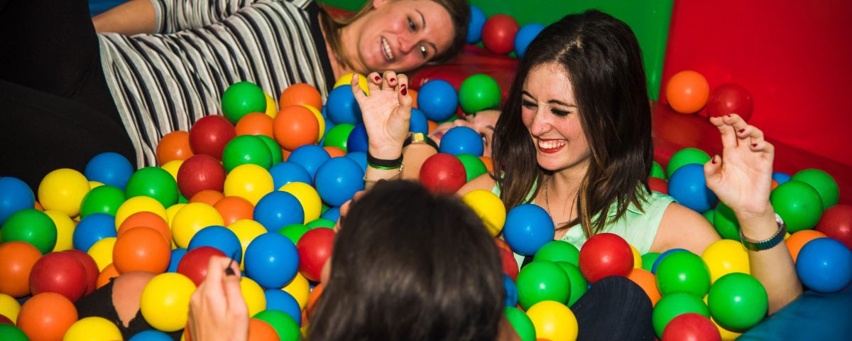 Piscina de bolas para adultos